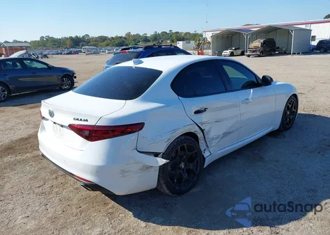 2021 Alfa Romeo Giulia Rwd z USA, uszkodzony, nr VIN ZARFAMANXM7641524